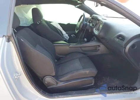 2022 Dodge Challenger Sxt z USA, uszkodzony, nr VIN 2C3CDZAG1NH132113